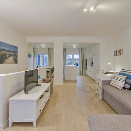 Huswell - Stunning Apartment At The Beachfront Of De Haan Esterno foto