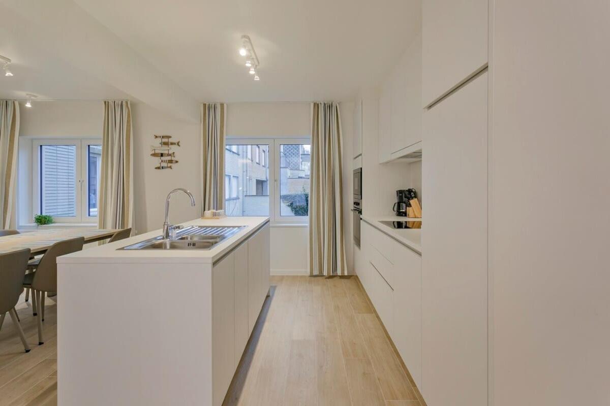 Huswell - Stunning Apartment At The Beachfront Of De Haan Esterno foto