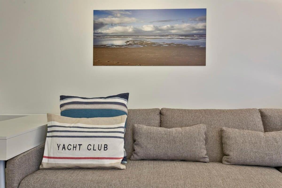 Huswell - Stunning Apartment At The Beachfront Of De Haan Esterno foto